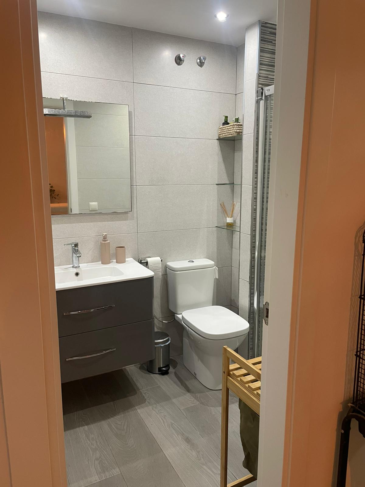 Baño completamente equipado